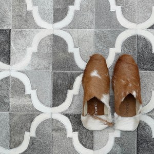 【Finara】布達佩斯-北歐灰-天然牛皮短毛床邊地毯(150×90)